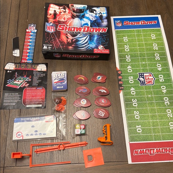 NFL Showdown Game Set - Picture 2 of 3